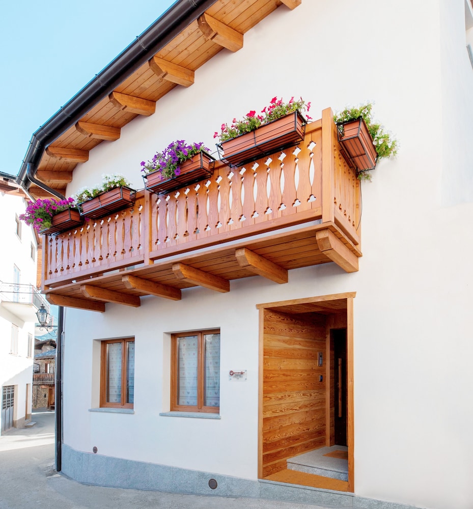 Fenat — hotel in Introd