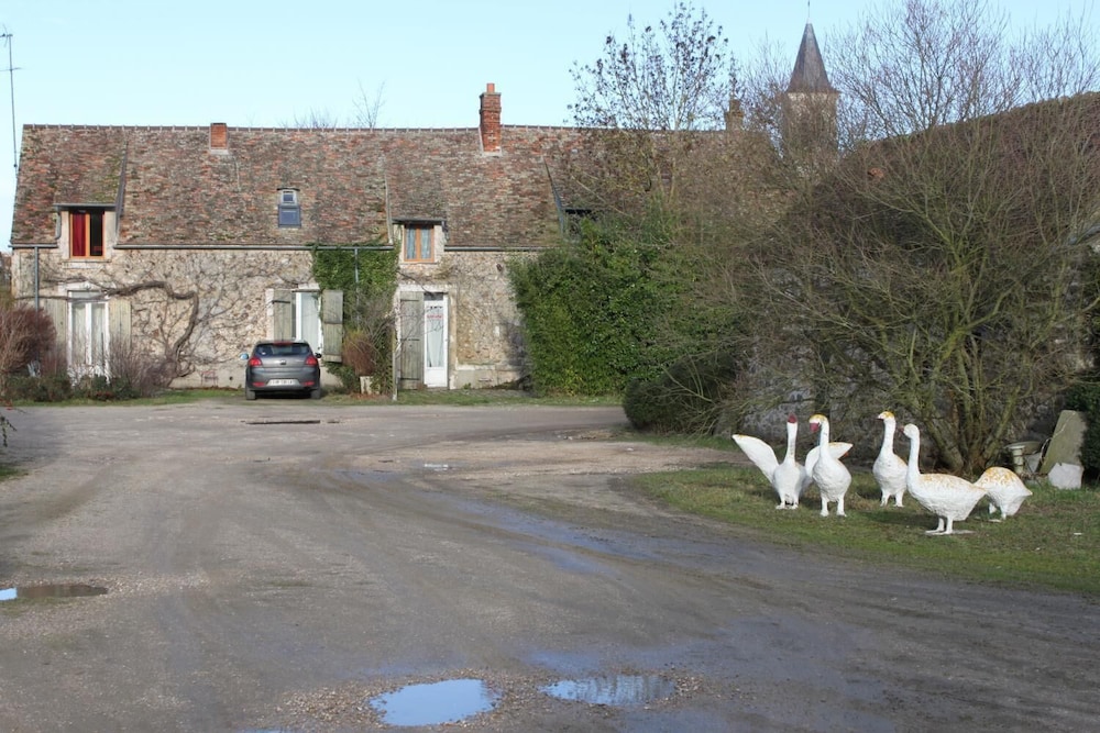 A La Ferme de la Joie — hotel in Chevannes