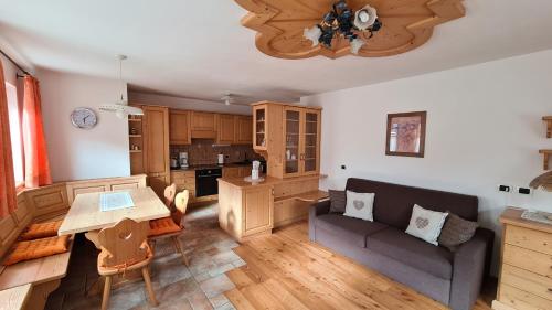 Appartamento Cesa Lamar — 4-Star Luxury Hotel in Canazei, Italy