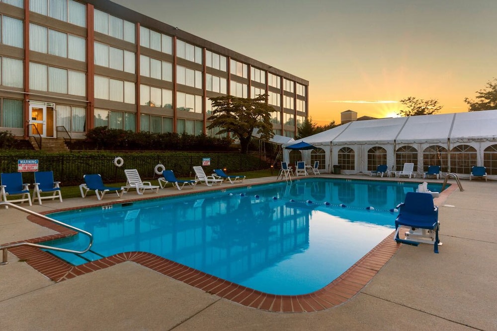 Exton Hotel and Conference Center - photo 11