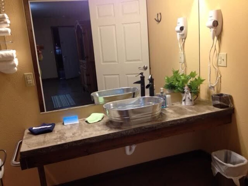 Hh Creek Inn - photo 11