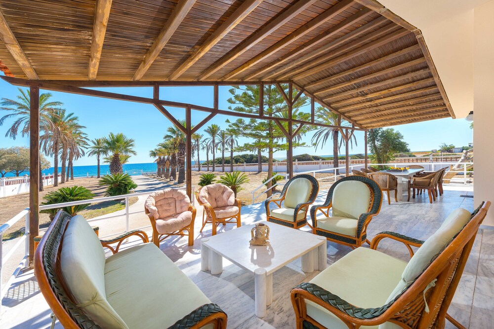 Beachfront Luxury Rhodes Villa 5 Bedrooms Sleeps 14 Villa Maria Kiotari — 4-Star Luxury Hotel in Rodos, Greece