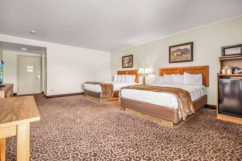 Red Arrow Inn & Suites a Travelodge by Wyndham - featured photo