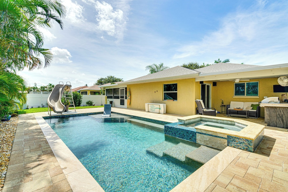 6 Mi to Beach: Family Oasis w Pool in Cape Coral