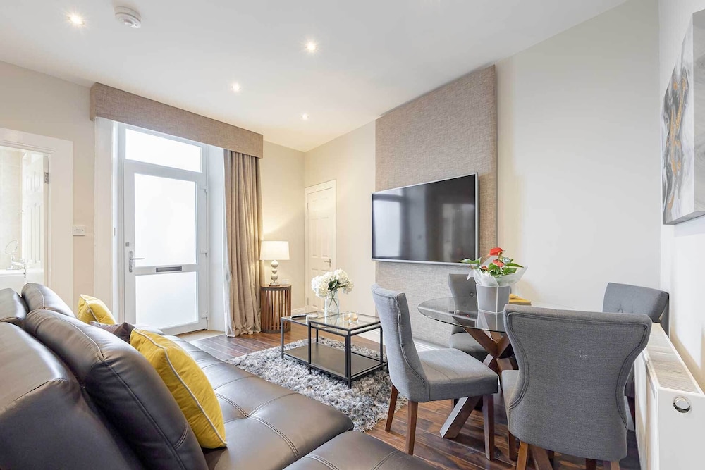 Craignish Apartments — 4-Star Luxury Hotel in Falkirk, United Kingdom
