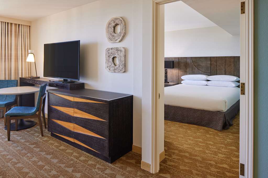 Embassy Suites by Hilton Waikiki Beach Walk - photo 26