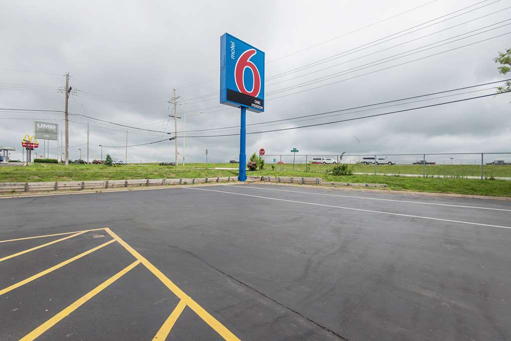 Motel 6 Kansas City MO Airport - photo 10