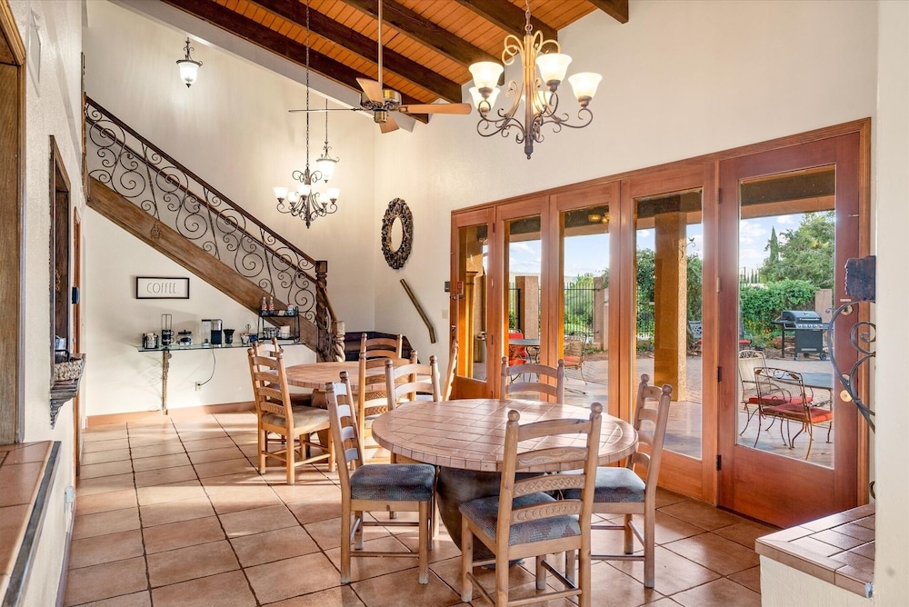 Adobe Village Southwest 1 Bedroom Apart Hotel by RedAwning - photo 12