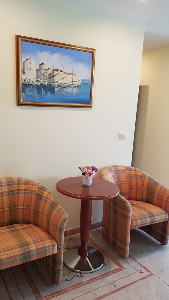 Hotel Adria — hotel near Split Saint Jerome Airport