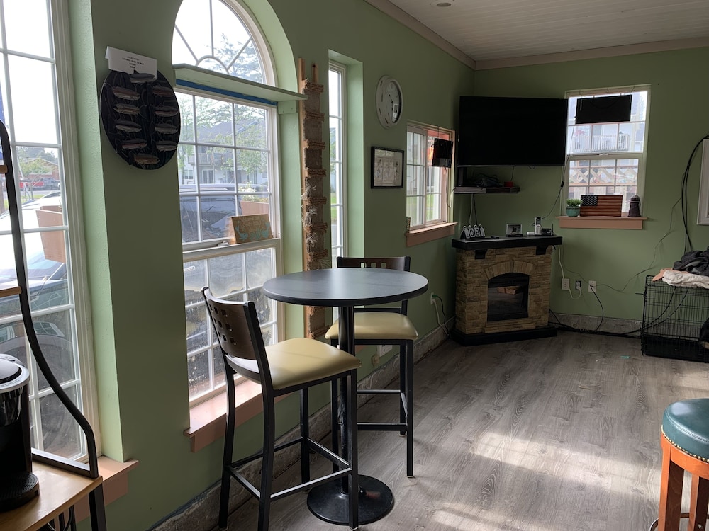 South Jetty Inn - photo 3