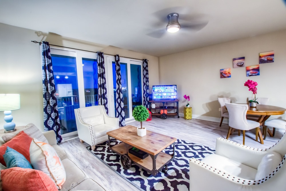 Laketown Wharf Resort by Aneliya's Rentals - photo 436