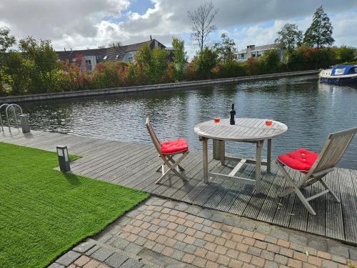 Lemmer House Luxe familiehuis aan het water — 4-Star Luxury Hotel in Lemmer, Netherlands