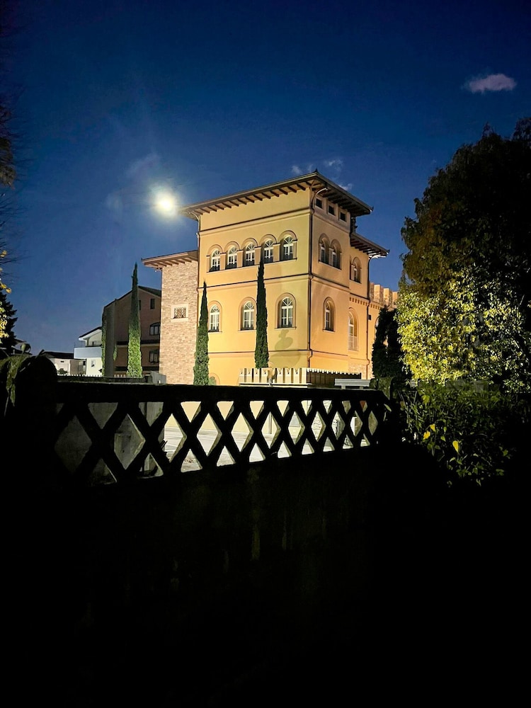 Il Codirosso Il Castello che non c era - last minute hotel in Cesate
