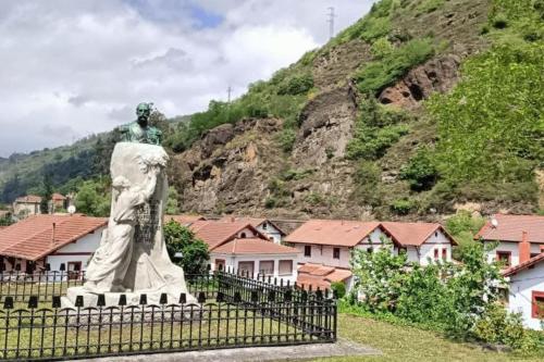 Posada De Bustiello Cercano A Las Estaciones De Esqui — Mieres