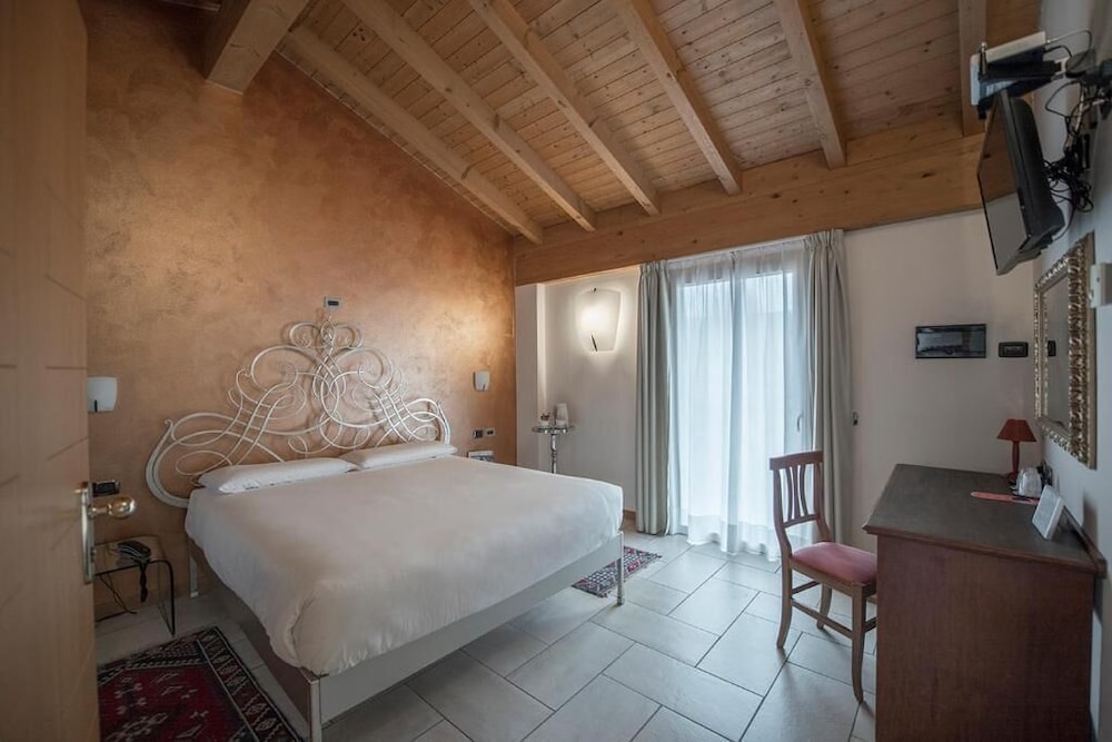 Hotel Villa Colico in Colico Piano, Italy