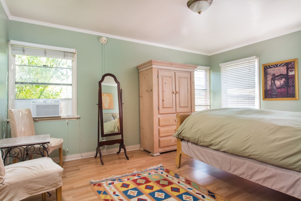 Hollywood Hills Suites - photo 31