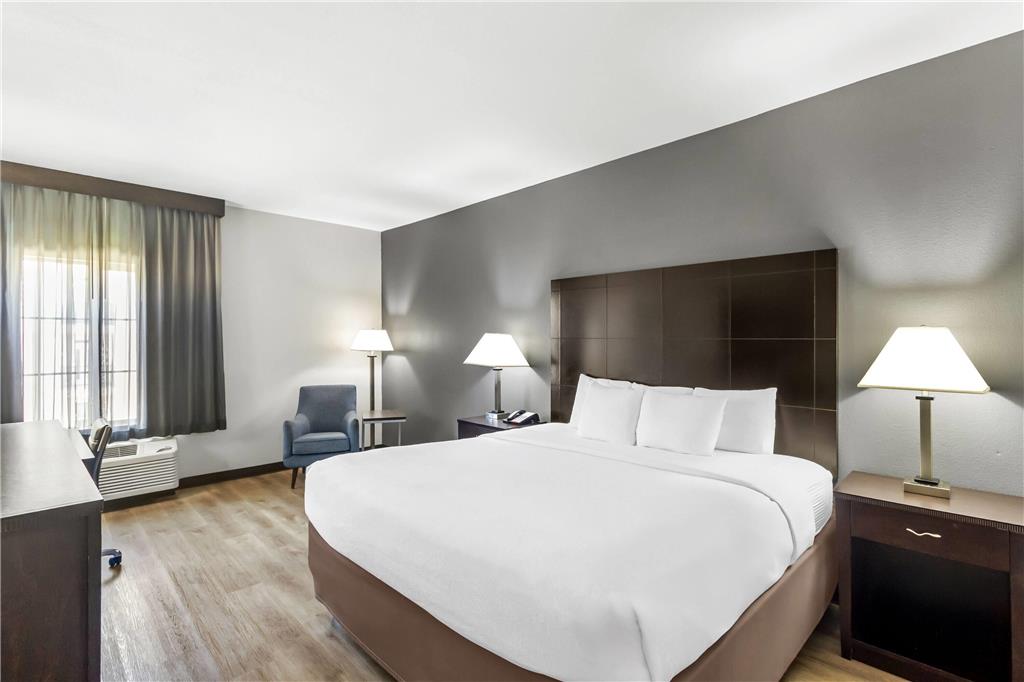 La Quinta Inn & Suites by Wyndham Houston Energy Corridor - photo 18