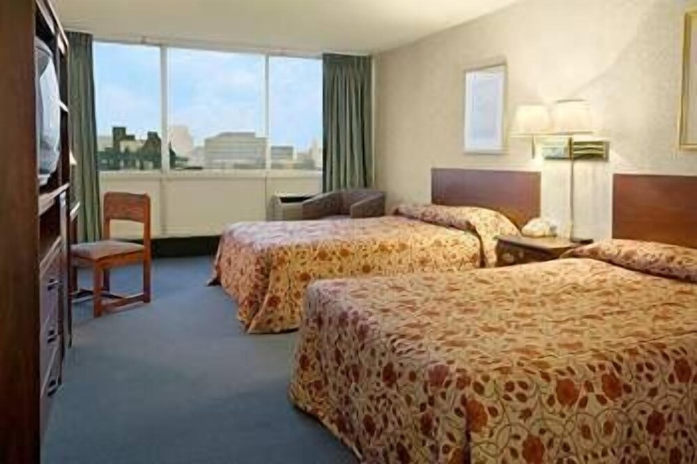 University Hotel & Suites - photo 6