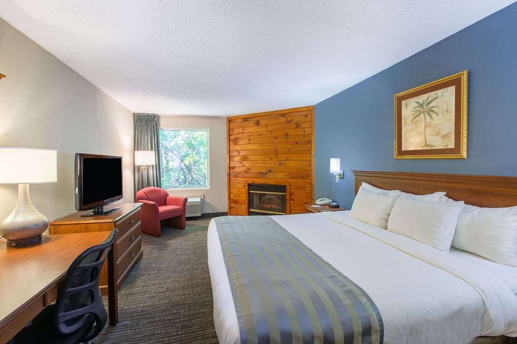 Baymont by Wyndham Bartonsville Poconos - photo 10