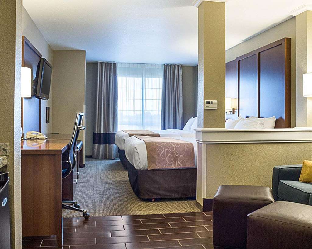 Comfort Suites Minot South - photo 23