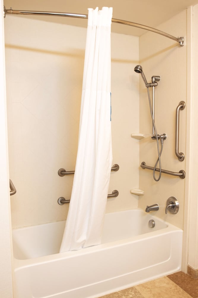 Hampton Inn Gloucester - photo 22