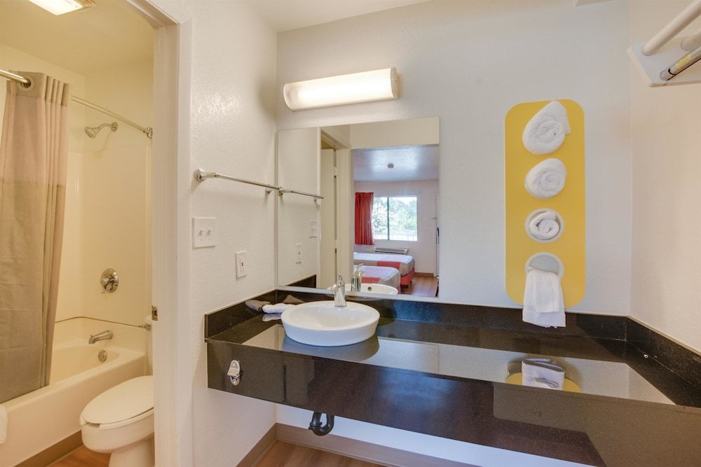 Motel 6 Columbia West - photo 20