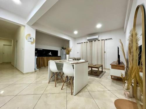 Apartamento cerca del Aeropuerto — 4-Star Luxury Hotel in Mariano Roque Alonso, Paraguay