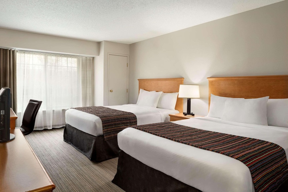 Country Inn & Suites by Radisson Columbus Airport OH - photo 6