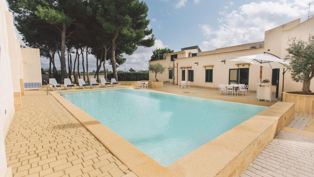 Casale Dome' 14&2 Emma Villas — 4-Star Luxury Hotel in Marsala, Italy
