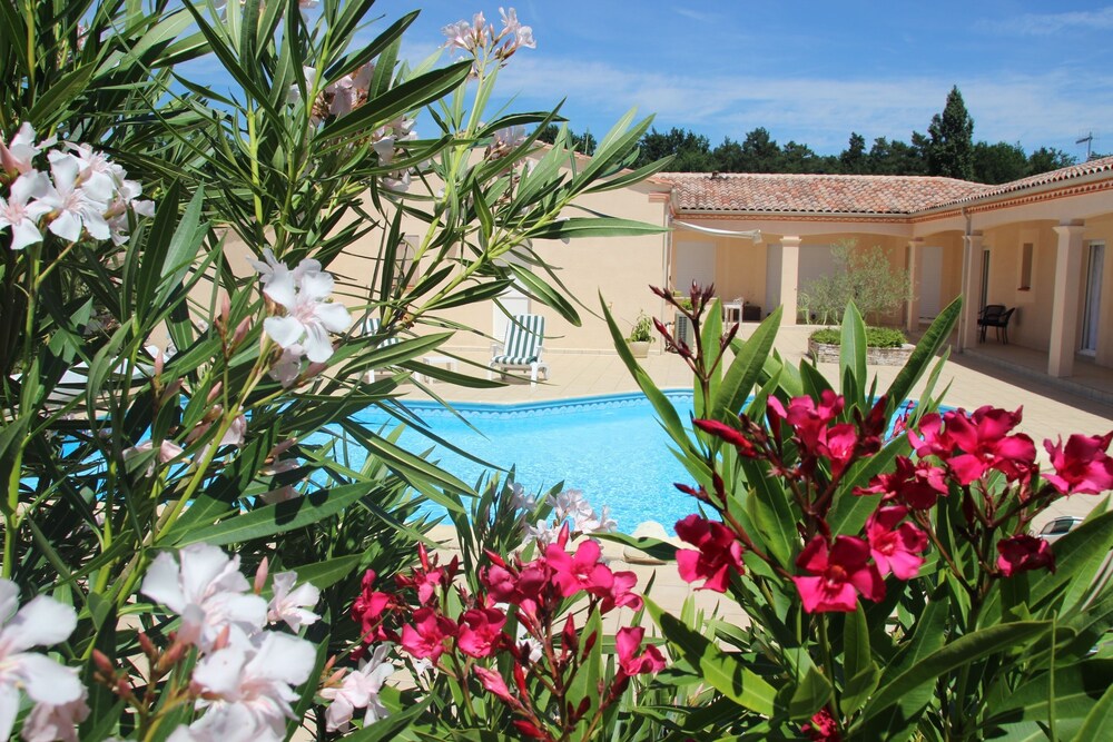 La Premesquoise - carbon neutral hotel in Montaut