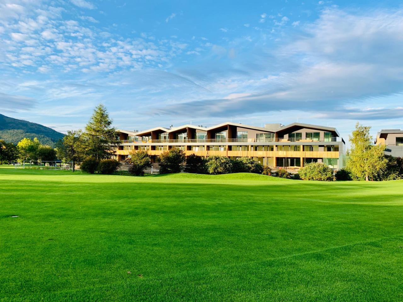 Teehouse Golf Apartment — 4-Star Luxury Hotel in Celadna, Czech Republic
