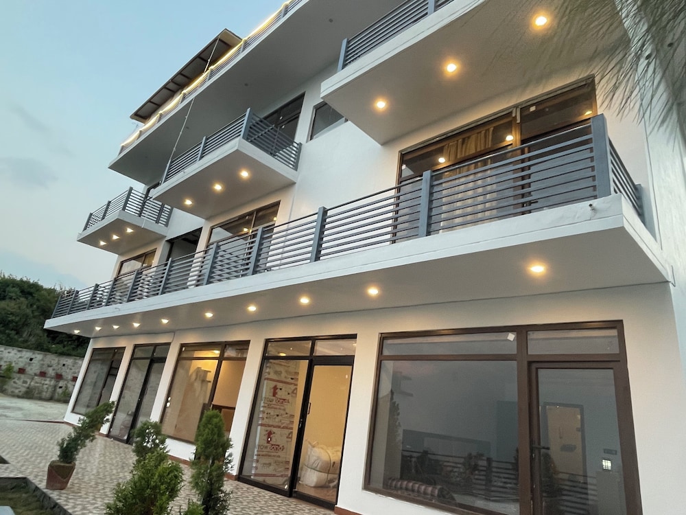 Surya Lake View Retreat in Tehri, India