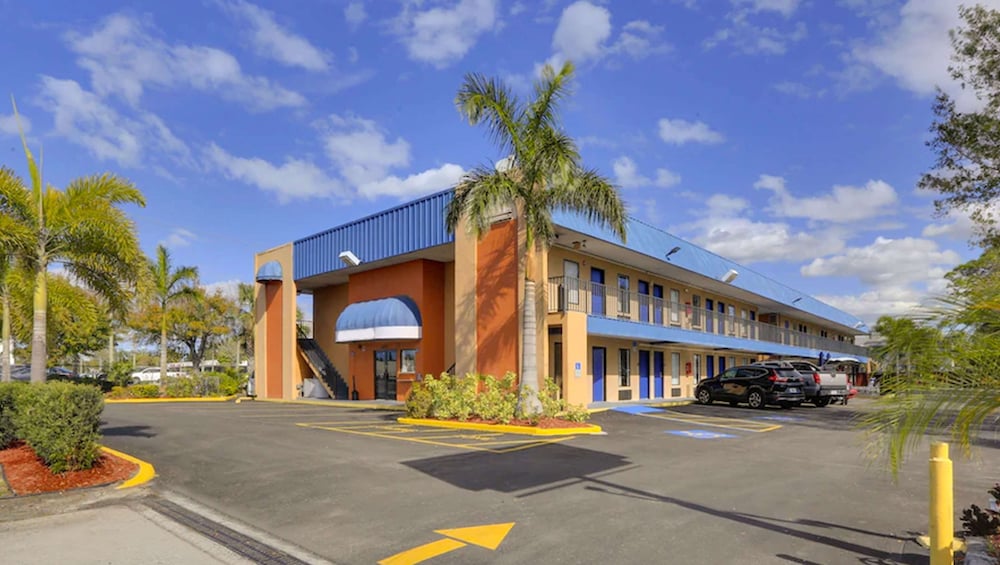 Magnuson Hotel Bradenton - photo 37