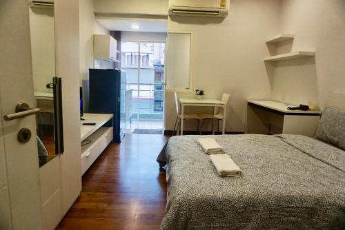 Hip & Funky Sathon15 apartment close to BTS St Louis