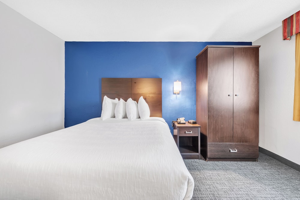 City Center Inn by OYO I 64 Newport News - photo 16
