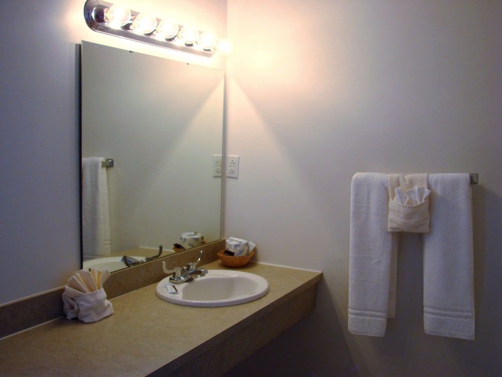 Centennial Motel - photo 20