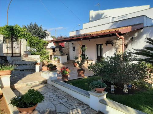Casetta Dei Nonni con Giardino by Apuliahome — hotel in Parabita