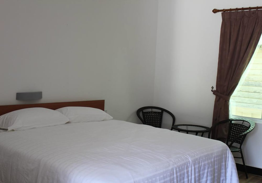 Emma Guesthouse — 4-Star Luxury Hotel in Jertih, Malaysia