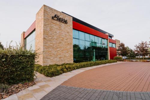 Pierre Hotel — hotel in Pardubice