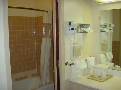 Tiffin Motel - photo 3