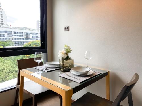 Tropical Haven 1BR Ultra Fast WiFi Thong Lo