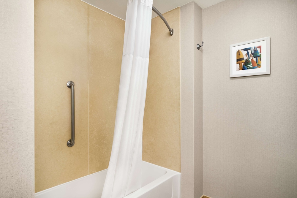 Hampton Inn Portland Downtown Waterfront - photo 33