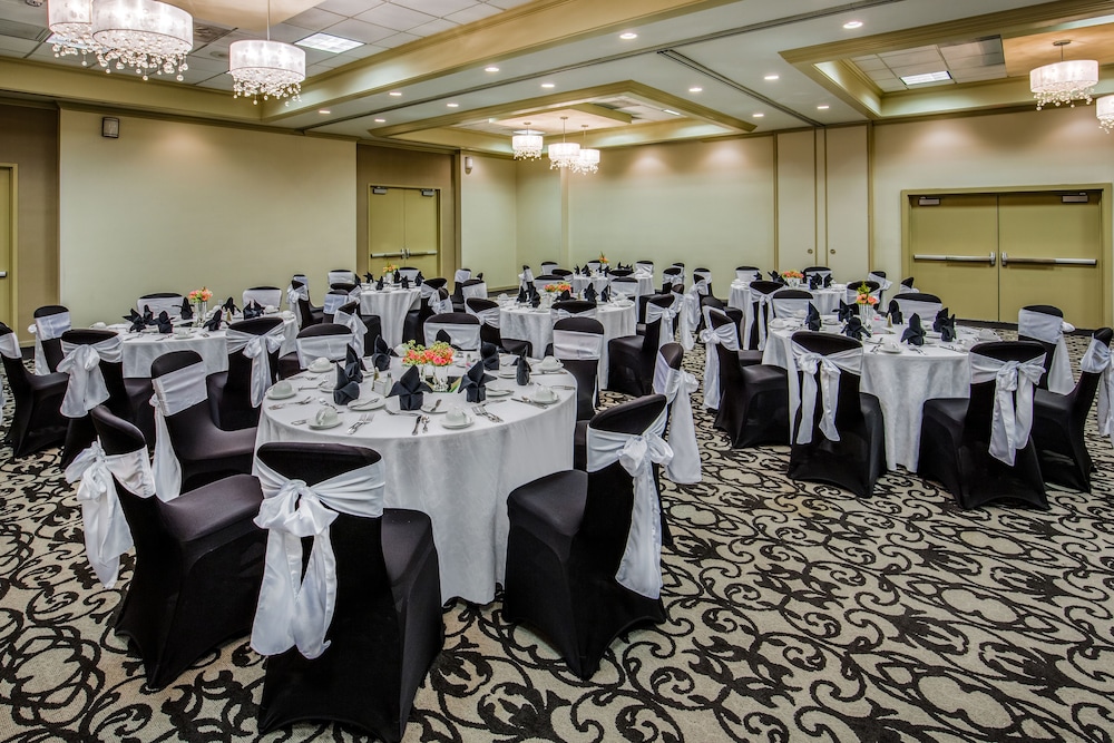Crowne Plaza Phoenix Airport PHX by IHG - photo 50