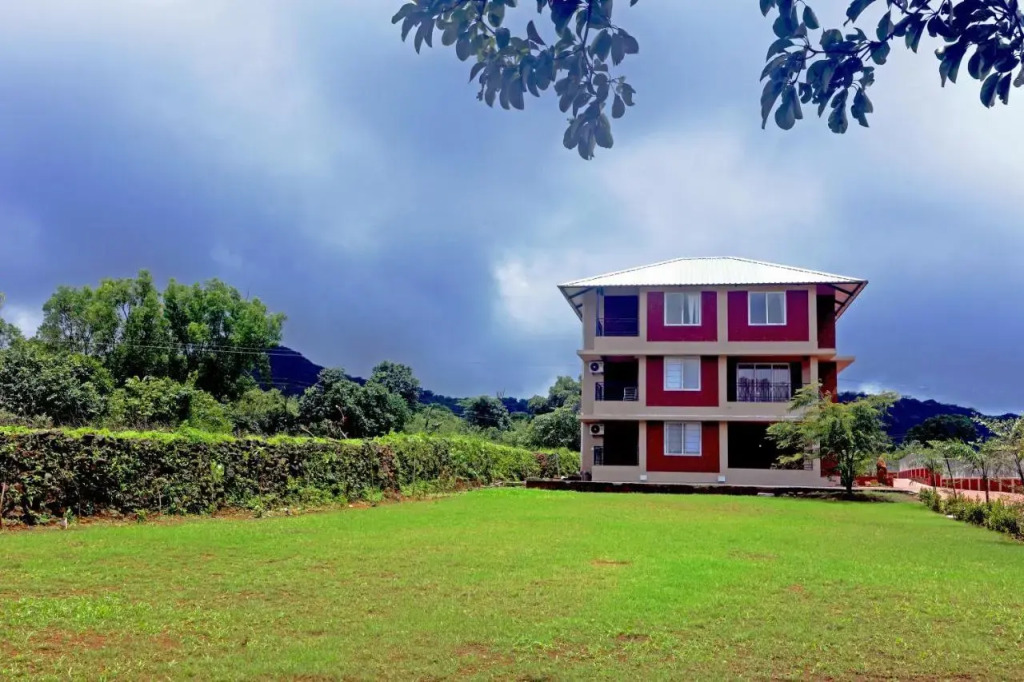 D Clouds Pure Veg Gaganbawada in Kolhapur, India