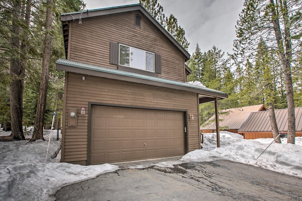 Cabin Less Than 2 Mi to Tahoe Donner Downhill Ski Resort - photo 11