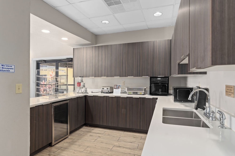 Baymont by Wyndham Orlando East - photo 39