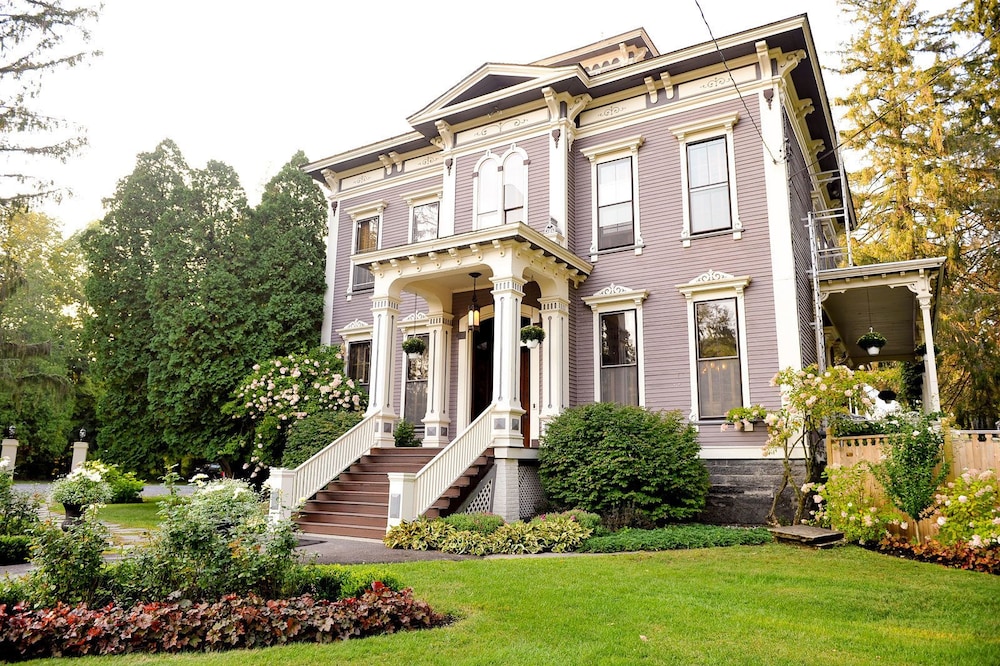 The Mansion of Saratoga in Rock Falls, United States