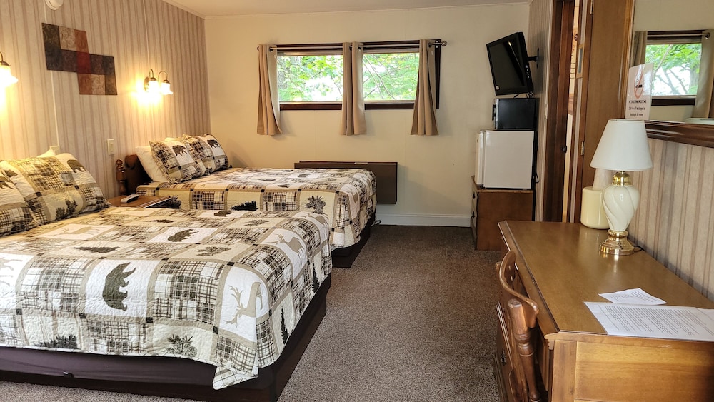 Weirs Beach Motel and Cottages - photo 22