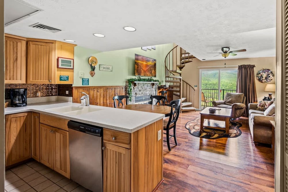 Above The Clouds — 4-Star Luxury Hotel in Gatlinburg, United States