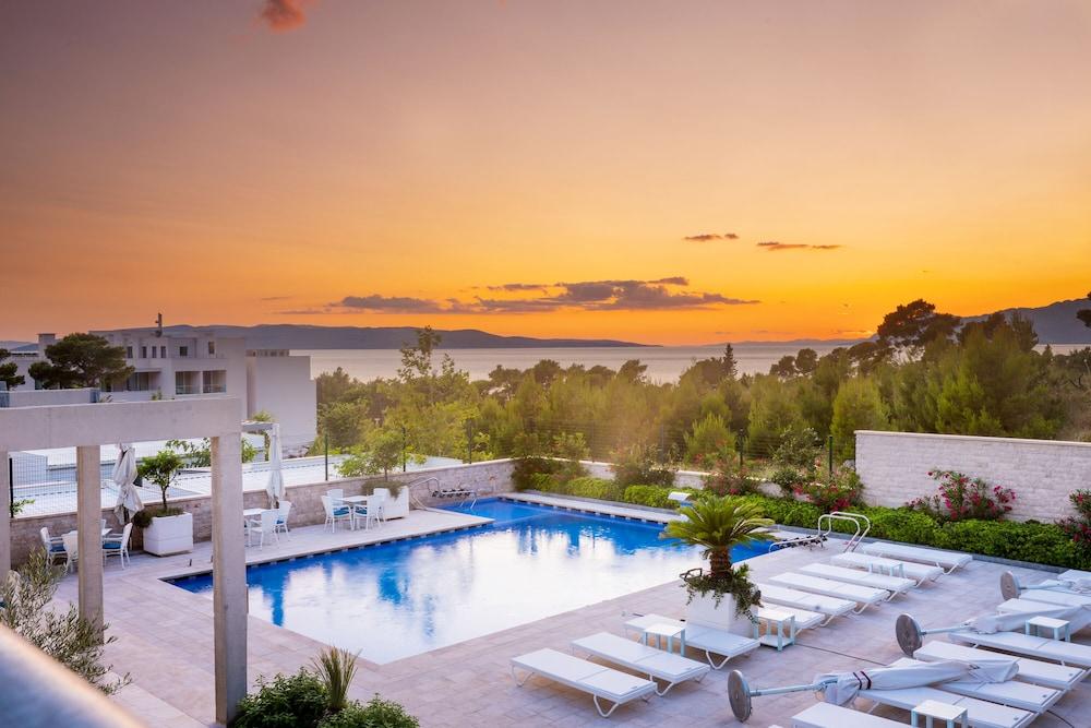 Poseidon Mobile Home Resort Campsite — hotel in Makarska
